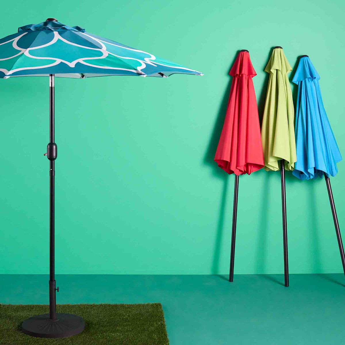 Grass Green Crank & Tilt Round Patio Umbrella, 7.5'